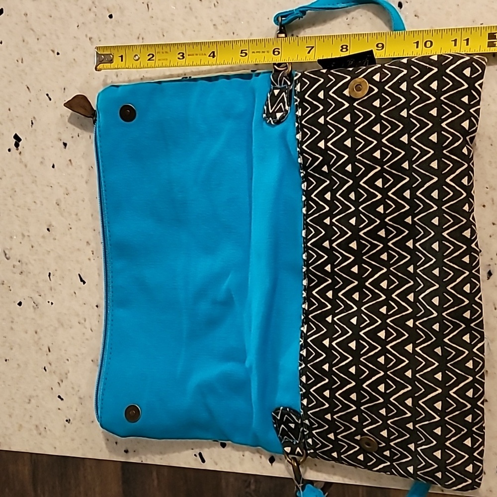 Laurel Burch Cat Print Clutch with Blue Accents - Picture 4 of 8